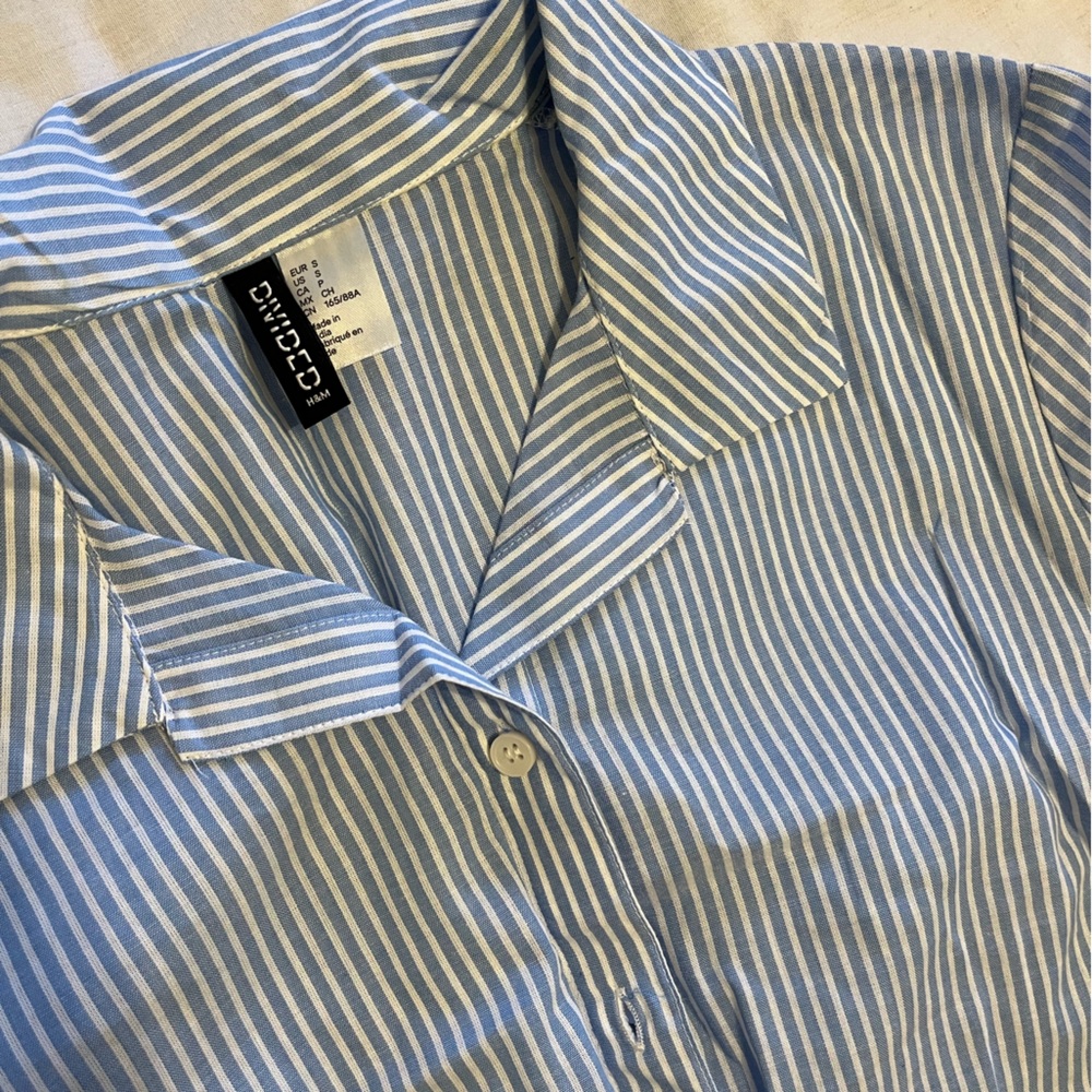 H&M Cropped Button Up
